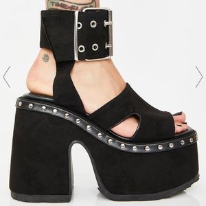 Dolls Kill platforms